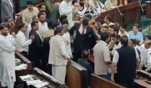 Jammu and Kashmir विधानसभा में वक्फ कानून पर हंगामा, BJP और AAP के विधायक आमने-सामने, देखें Video