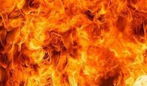 Himachal Fire : शॉर्ट सर्किट से लगी भीषण आग, लाखों का सामान जलकर हुआ राख