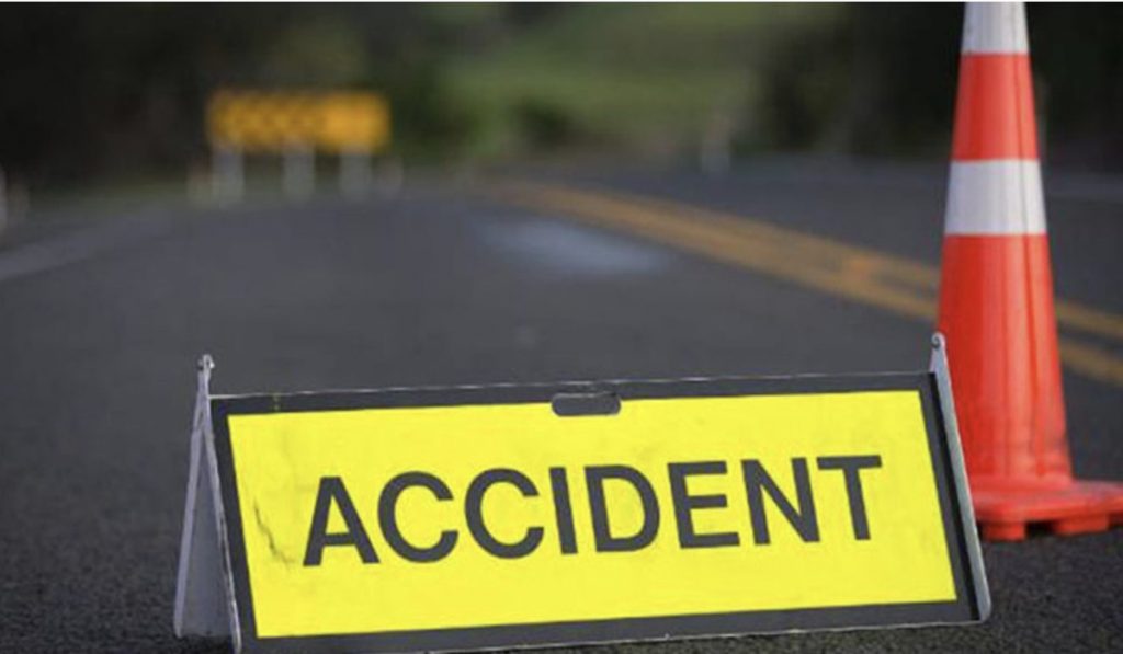 collision between high speed Scorpio and truck