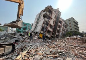 म्यांमार में भूकंप पीड़ितों को दी गई श्रद्धांजलि, शहर वासियों ने रखा एक मिनट मौन