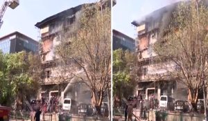Delhi: नोएडा के बाद अब झंडेवालान की एक बिल्डिंग में लगी भीषण आग, कई गाड़ियां जलीं
