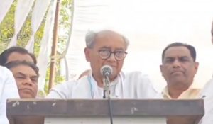 बाबरी मस्जिद शहीद होने पर हमने दंगे करवाए, दिग्विजय सिंह की फिसली जुबान (VIDEO)