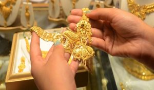 Gold- Silver Price: सोने की कीमतों ने तोड़े सभी रिकॉर्ड, चांदी 2.35 लाख के पार, जानें आज के Latest Rate