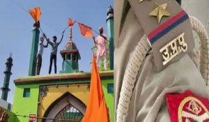 दरगाह पर धार्मिक झंडा लहराने के मामले में तीन पुलिसकर्मी निलंबित