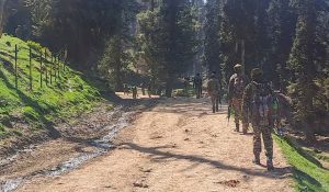 Pahalgam Terror Attack : कश्मीर घूमने गया जयपुर का शख्स बना गोली का शिकार… परिवारवालों का रो-रोकर बुरा हाल