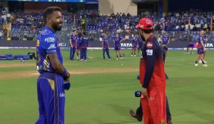 MI vs RCB : मुंबई ने टॉस जीतकर पहले गेंदबाजी चुनी; बुमराह और रोहित की वापसी