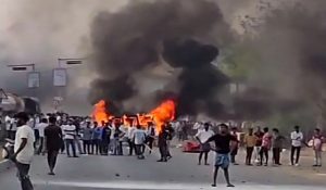 मुर्शिदाबाद में वक्फ कानून विरोध के दौरान हिंसा, पिता-पुत्र की धारदार हथियार से हत्या… इलाके में तनाव
