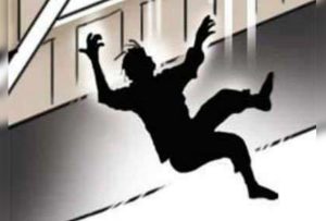 Sultanpur में पत्नी से छत पर ही खाना मांग रहा था पति, गुस्साई महिला ने ले ली जान