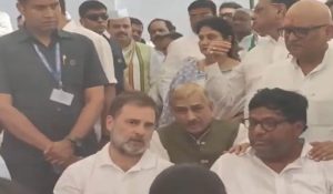 पहलगाम अटैक: शुभम द्विवेदी के परिवार से मिले राहुल गांधी, पिता बोले- बेटे को मिले शहीद का दर्जा
