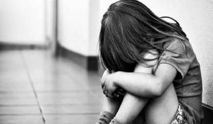 रिश्ते हुए तार-तार, घर में अकेली थी नाबालिग, सौतेला पिता की बिगड़ी नीयत… फिर उठाया ये खौफनाक कदम