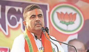 भवानीपुर में तनाव: सुवेंदु अधिकारी ने TMC पर हमले का आरोप लगाया, भीड़ हटाने को पुलिस का लाठीचार्ज