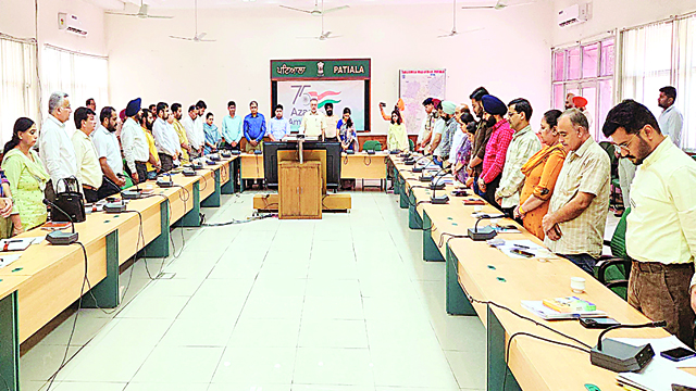टिप्पर और स्कूली बसों की तरफ से स्पीड लिमिट का उल्लंघन पर जीरो टालरैंस की नीति अपनाई जाएं : Dr. Balbir Singh
