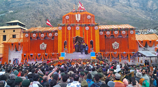 Badrinath Yatra 2025: बद्रीनाथ मंदिर के कपाट खुले, हजारों की संख्या में पहुंचे श्रद्धालु, चारधाम यात्रा पूर्ण रूप से शुरू