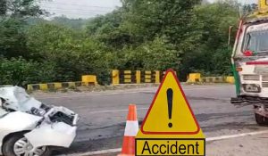 कर्नाटक में दर्दनाक सड़क हादसा : कार और ट्रक में जोरदार टक्कर… 6 लोगों की मौत, 2 घायल