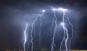 Odisha में कहर बनकर गिरी आकाशीय बिजली, महिला और बच्चों समेत 9 लोगों की हुई दर्दनाक मौत
