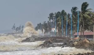 इस राज्य में बाढ़ और भूस्खलन का खतरा, IMD की लोगों से अपील- सतर्क रहें, घरों से बाहर न निकलें