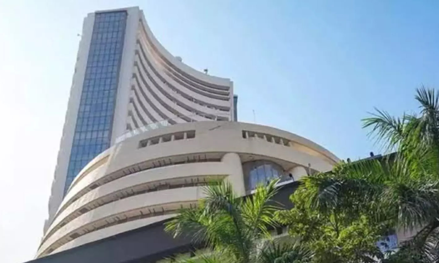 Asian Market Crash के बीच भारतीय शेयर बाजार ने दिखाई मजबूती, IT शेयरों ने संभाला मोर्चा