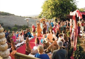 अपनी शादी में विदेशियों को आमंत्रित कर कमाएं लाखों रूपए, निकल जाएगा शादी का पूरा खर्चा; जानिए कैसे
