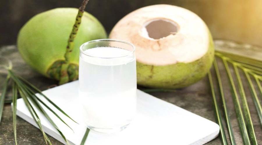 हाई ब्लड प्रेशर के मरीजों के लिए नारियल पानी है वरदान, जानें क्यों और कब करना चाहिए सेवन