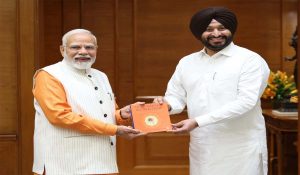 केंद्रीय मंत्री Ravneet Bittu ने PM Modi से की मुलाकात, पंजाब के विकास के लिए प्रमुख पहलों पर चर्चा की, देखें तस्वीरें