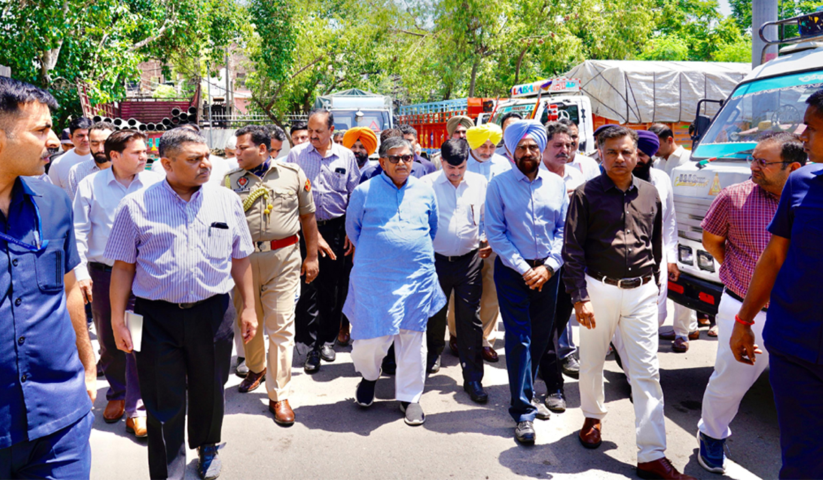 Governor Gulab Chand Kataria ने चंडीगढ़ परिवहन क्षेत्र का किया दौरा, CTA के साथ की अहम बैठक