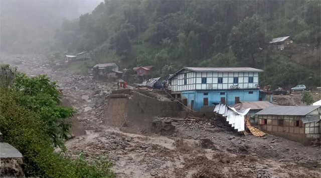 अरुणाचल प्रदेश में अचानक आई बाढ़ और भूस्खलन की घटनाओं में 9 लोगों की मौत