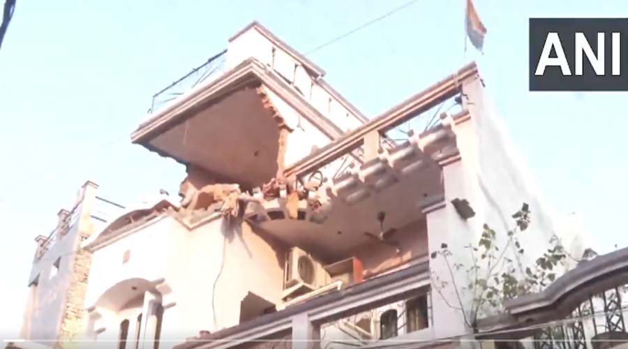 पाकिस्तान ने जम्मू में ड्रोन-मिसाइल से किया हमला… कई घर और वाहन हुए क्षतिग्रस्त