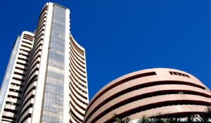 भारत-पाक तनाव के चलते शेयर बाजार में गिरावट, जानिए Sensex और Nifty के हाल