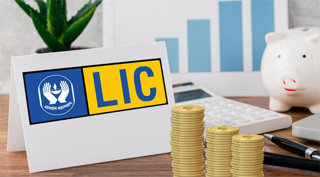 LIC के करोड़ों पॉलिसी होल्डर्स के लिए खुशखबरी! घर बैठे कर सकते हैं प्रीमियम का भुगतान