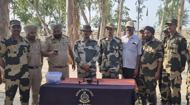BSF ने विशेष इनपुट पर कार्रवाई करते हुए पंजाब सीमा पर 01 ड्रोन और 03 पैकेट हेरोइन बरामद की