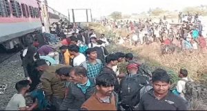 UP: अंत्योदय एक्सप्रेस से निकला धुआं… यात्रियों में मचा हड़कंप, ये वजह आई सामने