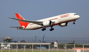 दिल्ली से इजरायल जा रही Air India की फ्लाइट, हूती विद्रोहियों के हमले के बाद अबू धाबी को डायवर्ट