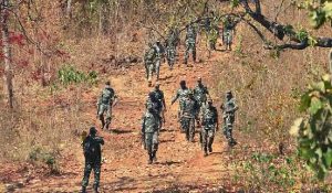 Chhattisgarh Naxal Encounter : महिला नक्सली मुठभेड़ में ढेर, 2 हफ्तों से चल रहा नक्सल विरोधी अभियान