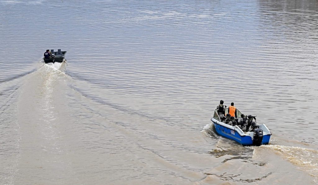 boat capsized in America