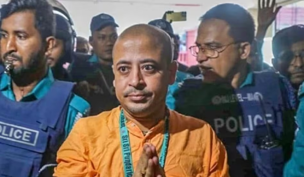 बांग्लादेश: हिंदू नेता चिन्मय कृष्ण दास की बढ़ी मुसीबत, 4 और मामले में गिरफ्तार करने का आदेश