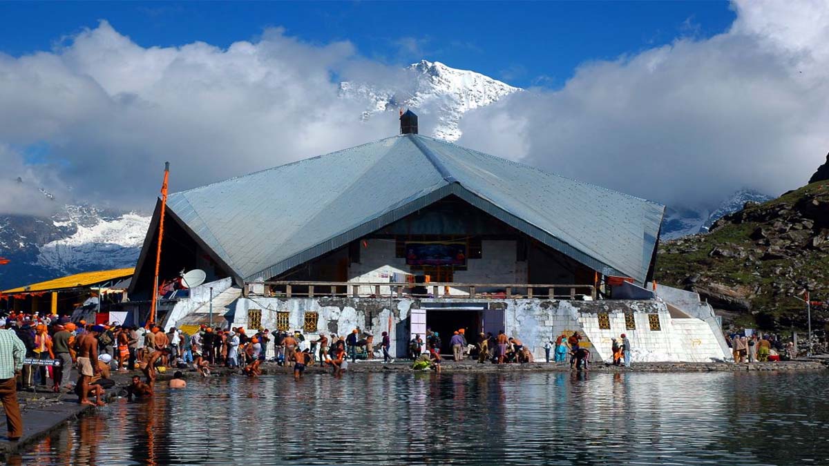 गुरुद्वारा हेमकुंड साहिब की यात्रा का कर रहे है प्लान… तो पहले जान लें गाइडलाइंस, ये जगहें भी करें Explore