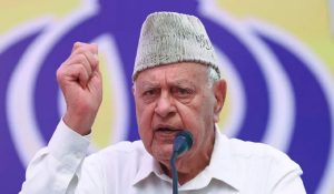 ‘हम डरने वाले नहीं, कश्मीर हमेशा भारत का हिस्सा रहेगा’, पर्यटकों से मुलाकात कर बोले फारूक अब्दुल्ला