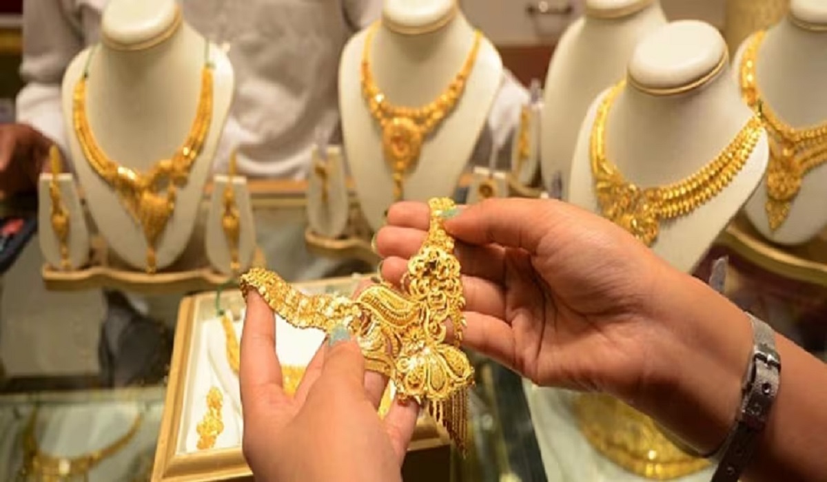 Gold and Silver Price: चांदी की कीमतों में आई गिरावट, सोना हुआ महंगा, जानें नए रेट