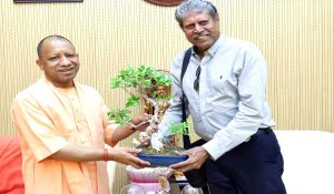 विश्व कप विजेता कैप्टन कपिल देव ने की सीएम योगी आदित्यनाथ से मुलाकात