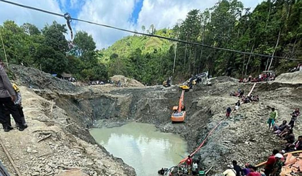 इंडोनेशिया में ढही खदान, मरने वालों की संख्या हुई 14