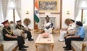 राष्ट्रपति से मिले सेनाध्यक्ष, ऑपरेशन सिंदूर की दी जानकारी; द्रौपदी मुर्मू ने सेना की वीरता को सराहा