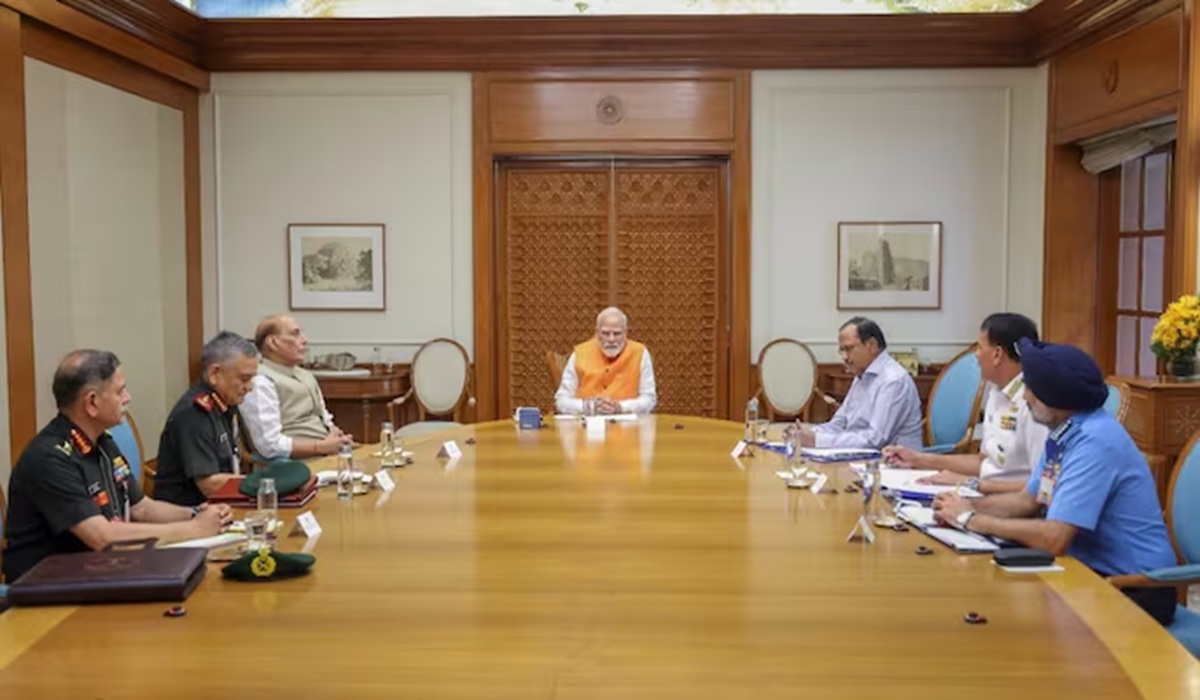 पहलगाम आतंकी हमले के बाद प्रधानमंत्री से मिले रक्षा सचिव, भारत-पाक के बीच बढ़ते तनाव पर चर्चा