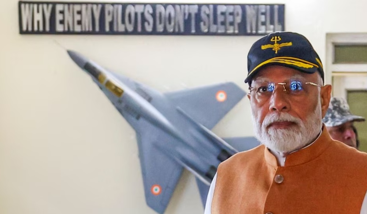 क्यों दुश्मन देश के पायलट चैन से नहीं सो पाते, आदमपुर एयरबेस का दौरा कर PM मोदी का पाक को कड़ा संदेश