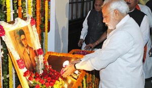 Veer Savarkar Jayanti पर PM मोदी ने दी श्रद्धांजलि, कहा- देश उनके त्याग और समर्पण को नहीं भूला सकता