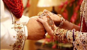 बीच शादी में अचानक आ धमकी पुलिस, खोला दूल्हे का राज… सदमे में आई दुल्हन