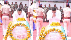 सब इंस्पेक्टर मोहम्मद इम्तियाज का पार्थिव शरीर पटना पहुंचा, एयरपोर्ट पर दिलीप जायसवाल, तेजस्वी ने दी श्रद्धांजलि