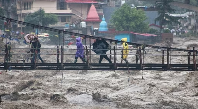 हिमाचल प्रदेश में भारी बारिश का ‘रेड अलर्ट’ जारी’, चार जिलों में स्कूल रहेंगे बंद
