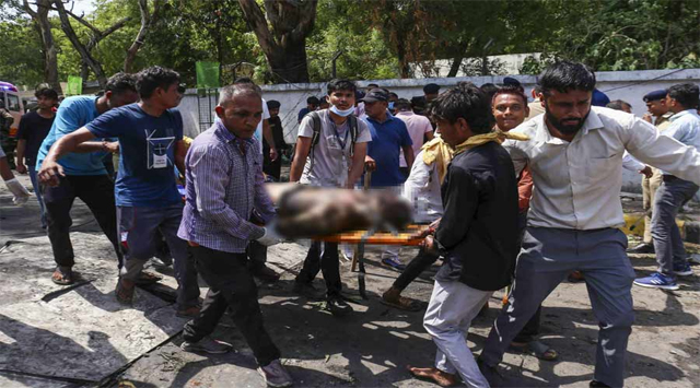 Ahmedabad Plane Crash: मृतकों यात्रियों की पहचान करने के लिए DNA सैंपल लेने का काम हुआ पूरा, 72 घंटे में आएगी रिपोर्ट