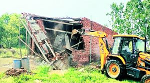DTP टीम ने 14 एकड़ में 3 अवैध कालोनियों व 200 वर्ग मीटर में अवैध दुकान में किये निर्माण को किया नष्ट