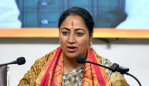 ‘सड़कों की धुलाई, मिस्ट स्प्रे और मॉनिटरिंग जारी’, दिल्ली में बढ़ते प्रदूषण पर CM रेखा गुप्ता का ऐक्शन मोड